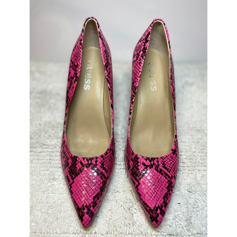 GUESS Pink & Black Snakeskin pattern • Size 7.5 • 3” Aesthetic Pumps